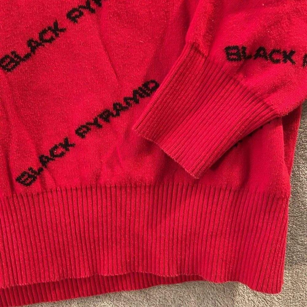 Black‎ Pyramid Crewneck Heavy Sweater Men’s Sz XL Red with Black Allover print